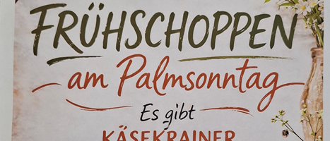 Plakat für ein Café-Pub-Event. Es steht 'Frühschoppen am Palmsonntag'. Es gibt Brot, Käse und Fleisch auf einem Schneidebrett. Die Zeit ist 09:30 Uhr.