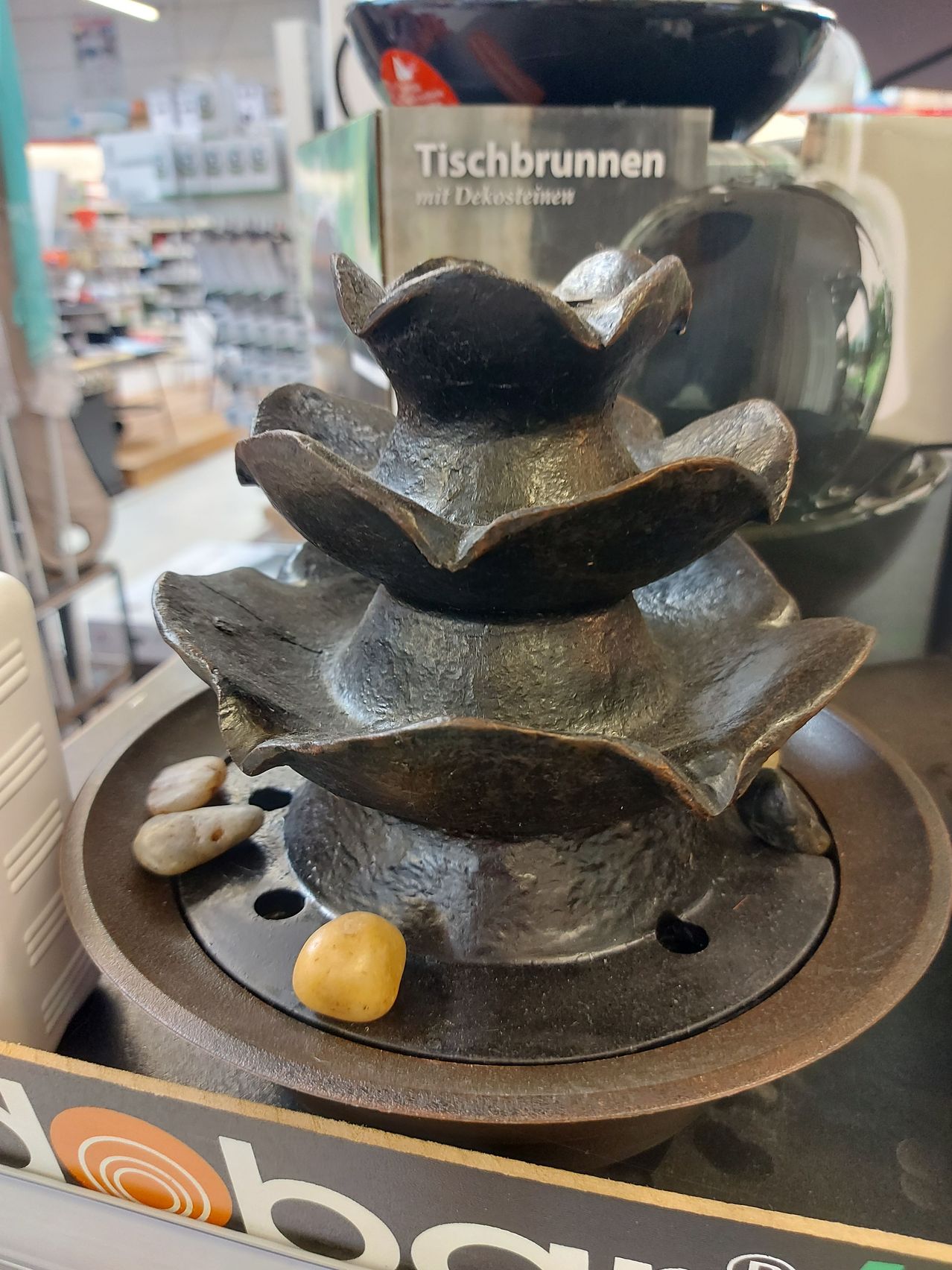 Bild enthält, Furniture, Table, Tabletop