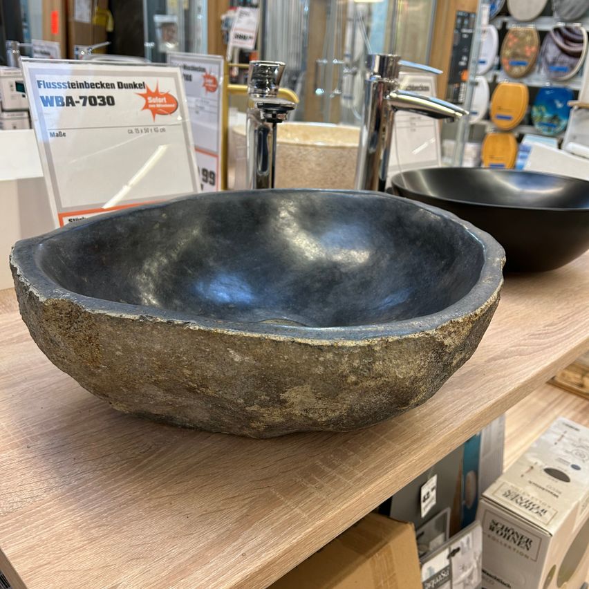 Bild enthält, Basin, Sink, Person