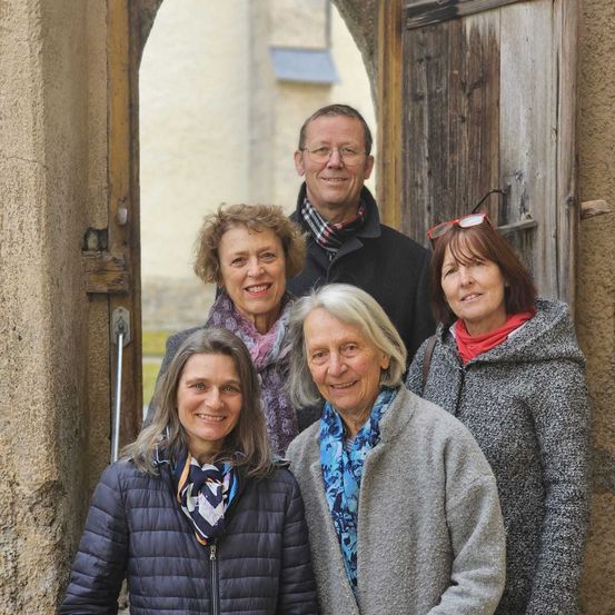 People, Person, Head, Portrait, Coat, Adult, Female, Woman, Jacket, Photobombing