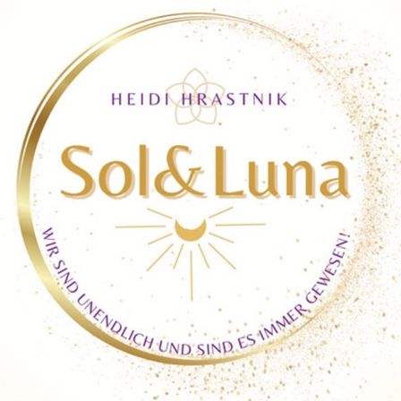 Ein kreisförmiges Logo mit 'Sol&Luna' in goldener Schrift, das eine Sonne und einen Mond mit Strahlen zeigt, umgeben von einem goldenen Rand und goldenen Funken auf weißem Hintergrund.
