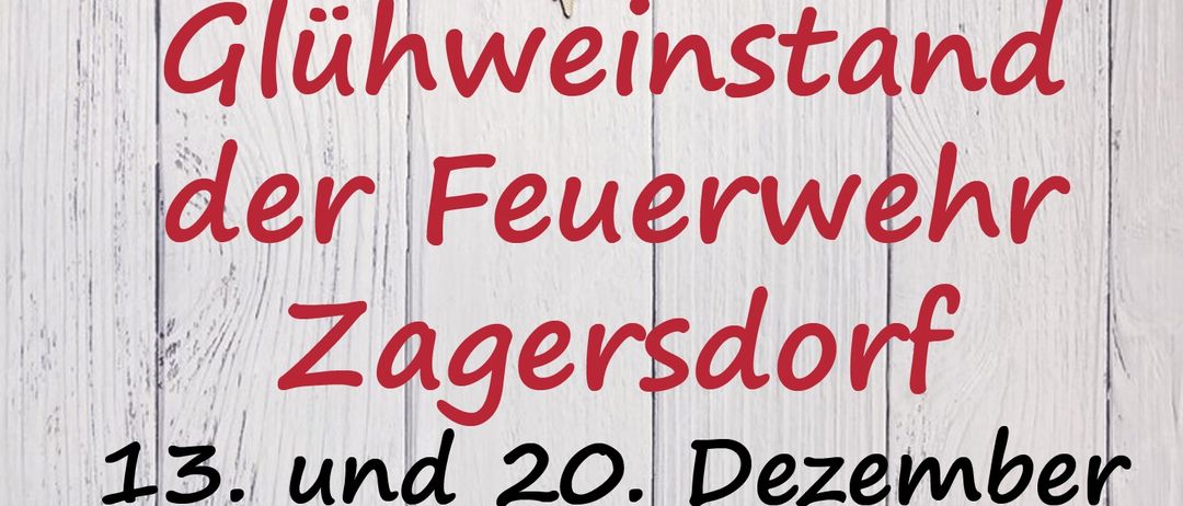 Ein weißer Holzhintergrund, geschmückt mit Weihnachtsdekorationen und Sternen. Der Text lautet 'Gluhweinstand der Feuerwehr Zagersdorf', gefolgt von '13. und 20. Dezember' und 'jeweils ab 16:00 Uhr'. Unten ist ein Bild eines heißen Getränks in einer Metalltasse und eines Desserts.