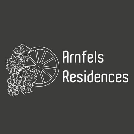 Bild enthält, Machine, Spoke, Wheel, Logo, Nature, Outdoors, Alloy Wheel, Vehicle, Text, Snow