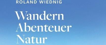 Bild enthält, Book, Publication, Nature, Outdoors, Sea, Water, Plant, Shoreline, Coast, Vegetation