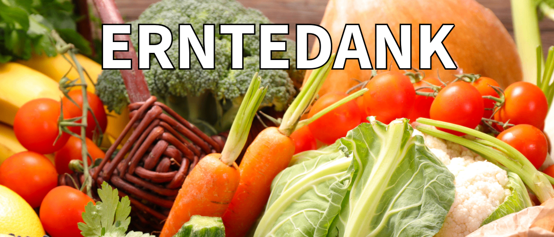 Ein Plakat mit verschiedenen Gemüsesorten und Früchten, einschließlich Brokkoli, Tomaten und Kartoffeln, mit dem Datum 04.10.2026 und der Zeit 10:00 Uhr.