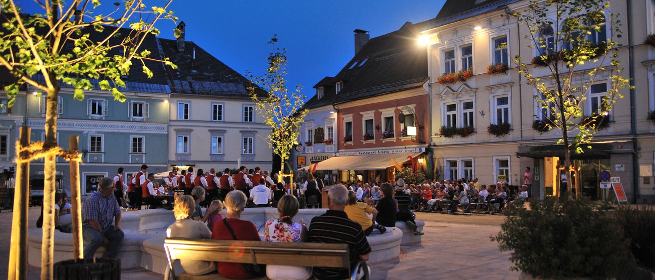 Hauptplatz_Feldkirchen_sommer_va