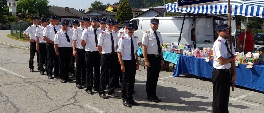 Bild enthält, People, Person, Adult, Male, Man, Officer, Accessories, Formal Wear, Tie