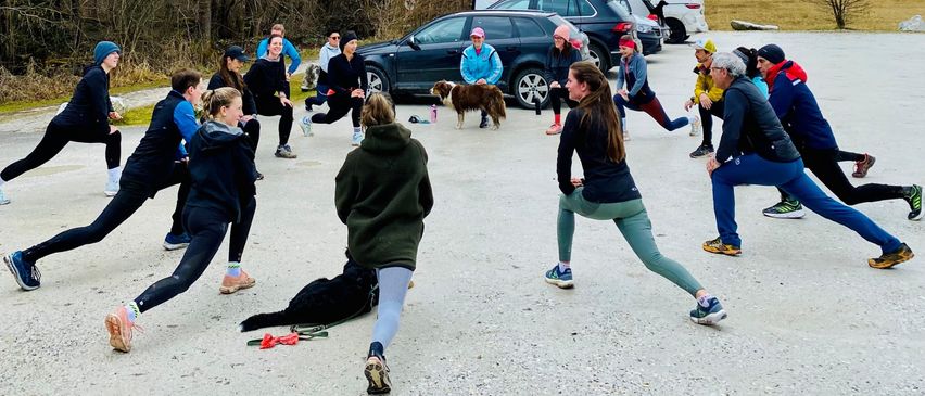 Bild enthält, People, Person, Adult, Female, Woman, Male, Man, Shoe, Child, Girl