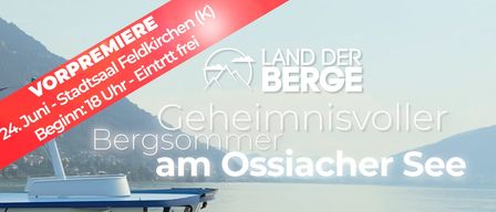 Ein Boot namens Ossiach fährt auf dem Ossiacher See mit Bergen im Hintergrund. Eine Flagge befindet sich auf der rechten Seite.