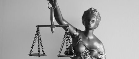 Bild enthält, Adult, Male, Man, Person, Face, Head, Bronze, Scale