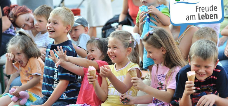 Bild enthält, People, Person, Face, Head, Portrait, Child, Female, Girl, Boy, Male