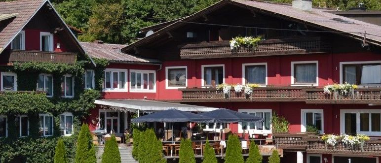 Bild enthält, Architecture, Building, Hotel, Resort, Nature, Outdoors, Scenery, Plant, Tree, Vegetation