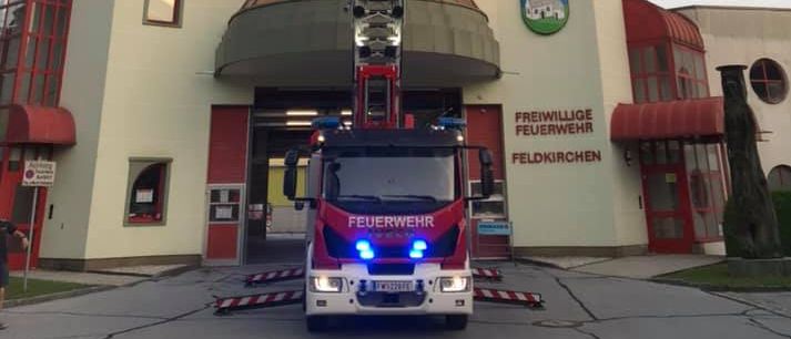 Bild enthält, Fire Truck, Transportation, Truck, Vehicle, Fire Station, Architecture, Building, Machine, Wheel