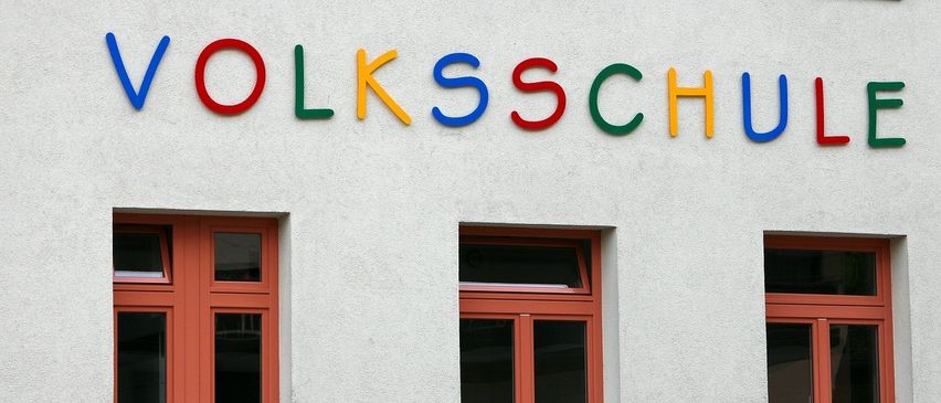 Bild enthält, Architecture, Building, Window, Text