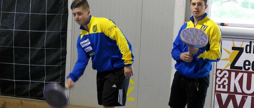 Bild enthält, Person, Clothing, Shorts, Ping Pong, Ping Pong Paddle, Racket, Sport