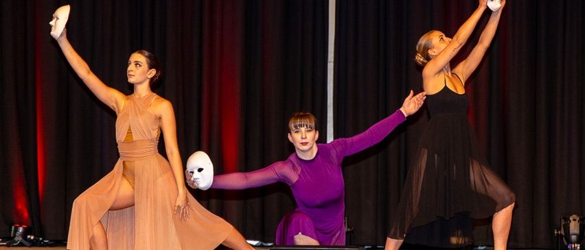 Bild enthält, Adult, Female, Person, Woman, Dancing, Leisure Activities, Stage, Face, Head