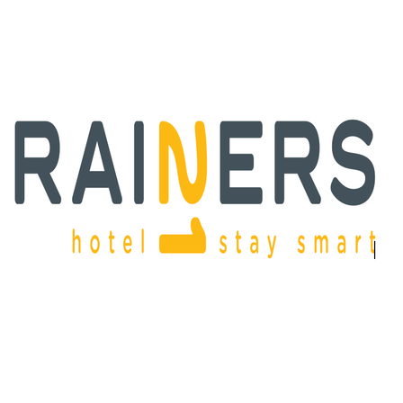 Das Logo von Rainers Hotel zeigt den Text 'Rainers' in einer einzigartigen Schrift mit einem gelben und orangefarbenen Farbschema. Darunter steht 'Hotel Stay Smart' in einer einfachen Schrift.