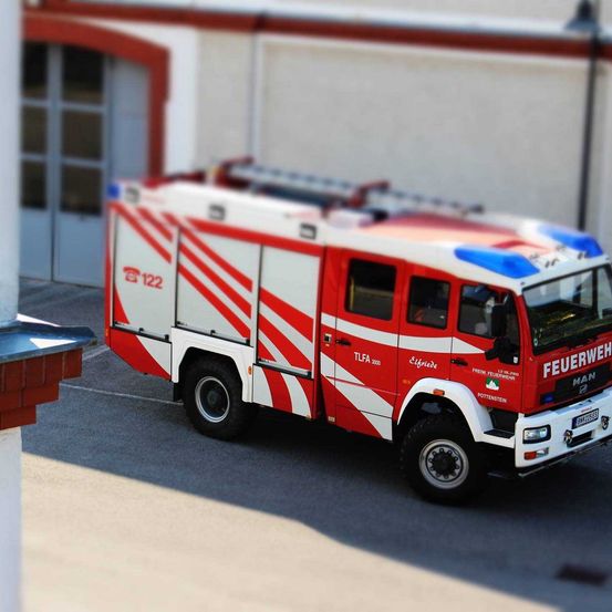 Bild enthält, Transportation, Vehicle, Machine, Wheel, Truck, Fire Truck, Fire Station
