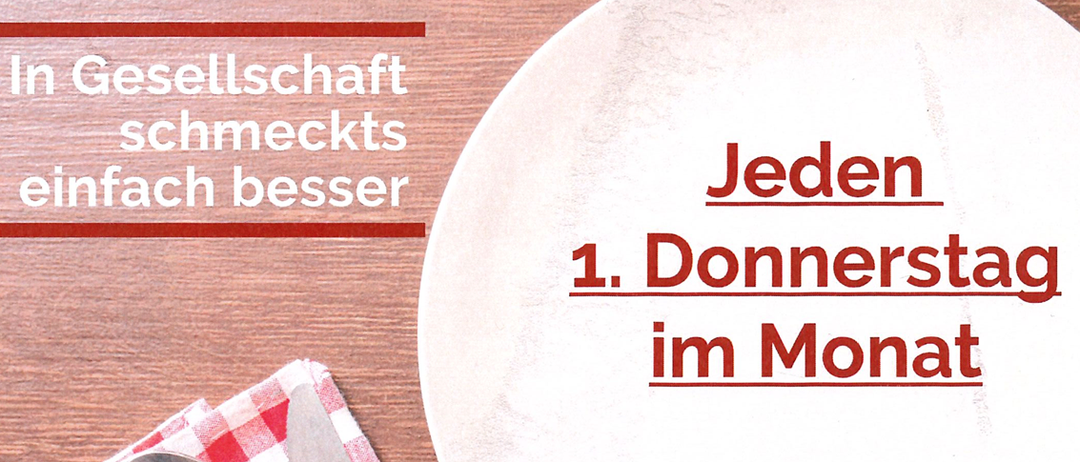 Werbung für ein gemeinsames Mittagessen im Gasthaus Dinghofer. Es zeigt einen Teller, eine Gabel und ein Messer auf einem rot-weiß karierten Tuch, mit dem Text 'Gemeinsam schmeckt es besser' und der Zeit '11:30 Uhr'. Der Poster hat einen hölzernen Hintergrund.