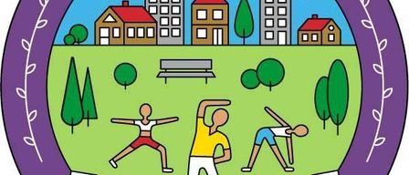Rundes Logo mit '10-Jahrs-Jubilaum' oben. Drei Personen machen Yoga im Park. 'Bewegt im Park' steht unten geschrieben.