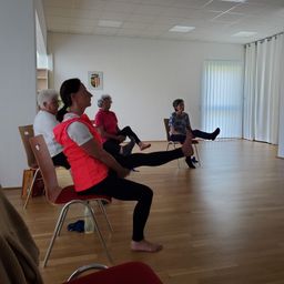 Sesselyoga mit Cornelia Birklbauer