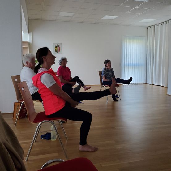 Sesselyoga mit Cornelia Birklbauer