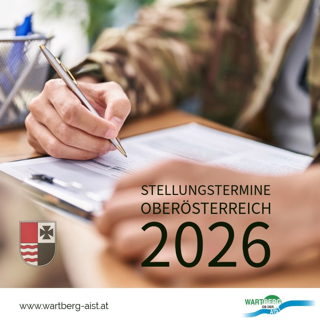 Ein Soldat füllt ein Dokument mit der Aufschrift 'Stellungstermine Oberösterreich 2026' aus. Darunter befindet sich ein Logo mit einem Wasserzeichen, das 'www.wartberg-aist.at' lautet.