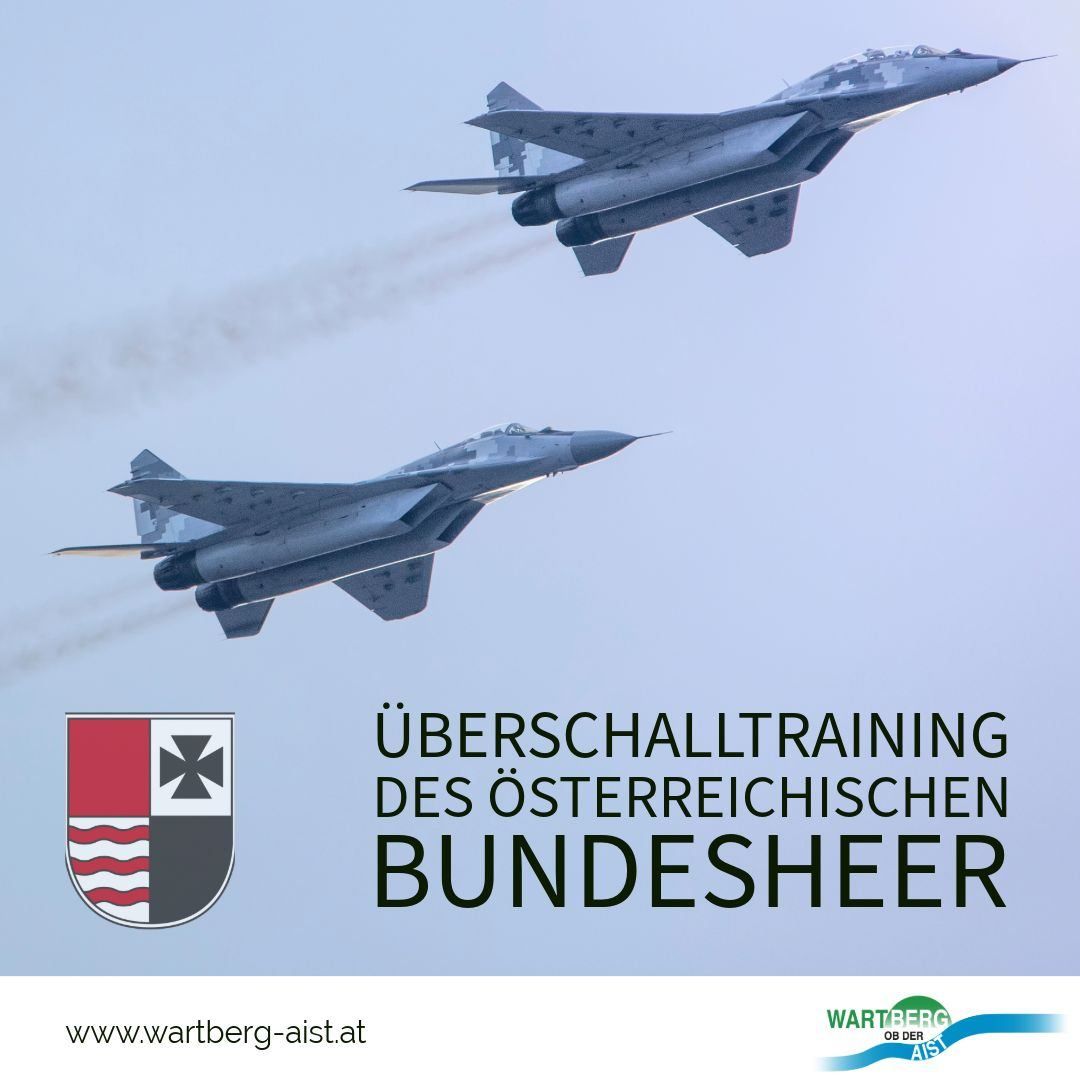 Zwei Militärjets fliegen mit Rauchspuren in der Luft. Der linke Jet hat ein Schildemblem auf seinem Körper. Der Text 'Uberschalltraining des Osterreichischen Bundesheer' ist in Grün geschrieben. Das Bild hat einen Wasserzeichen mit dem Text 'www.wartberg-aist.at' unten links.