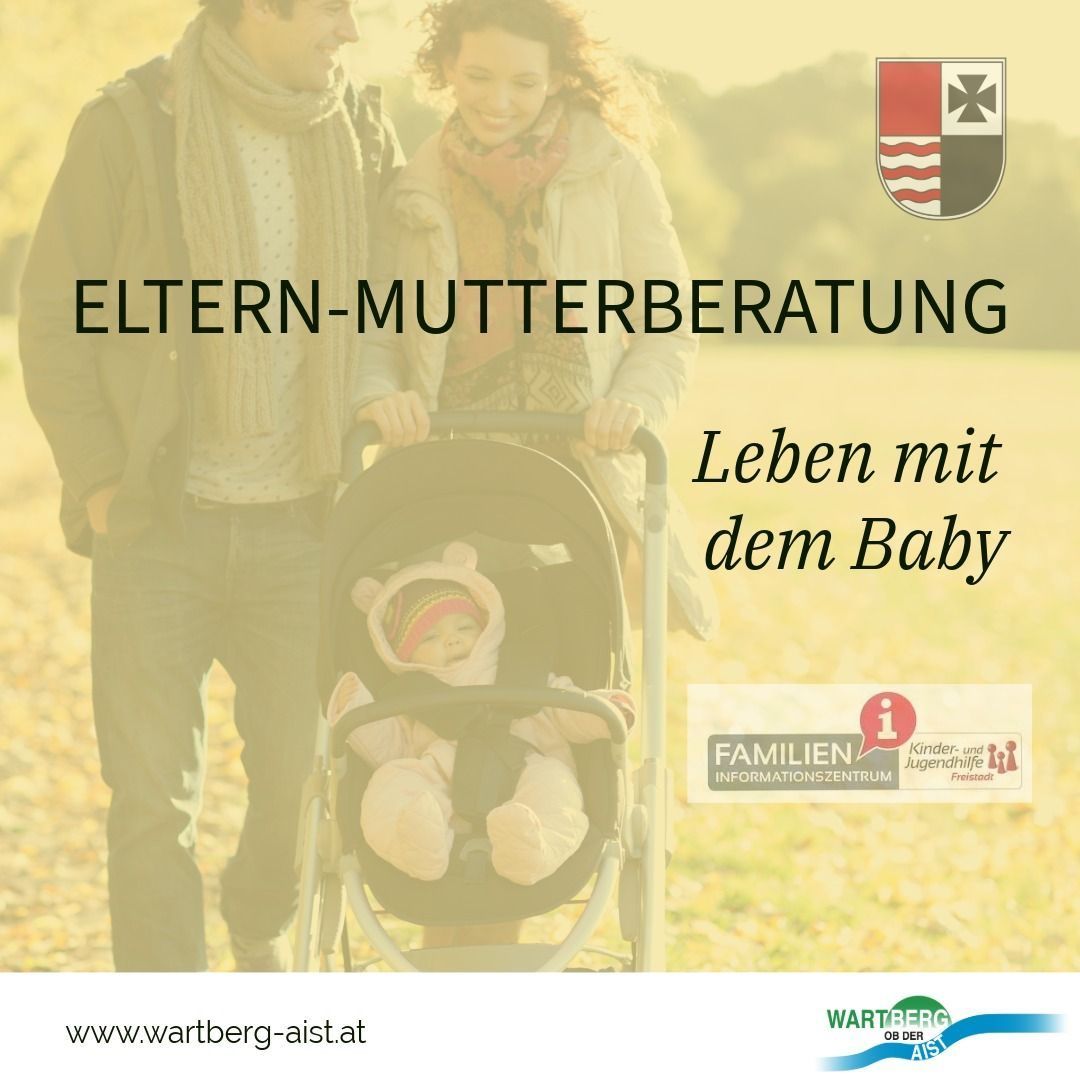 Ein Paar steht mit einem Kinderwagen und einem Baby, beide lächeln. Das Bild handelt von Eltern- und Kinderberatung. Die Website www.wartberg-aist.at ist zu sehen.
