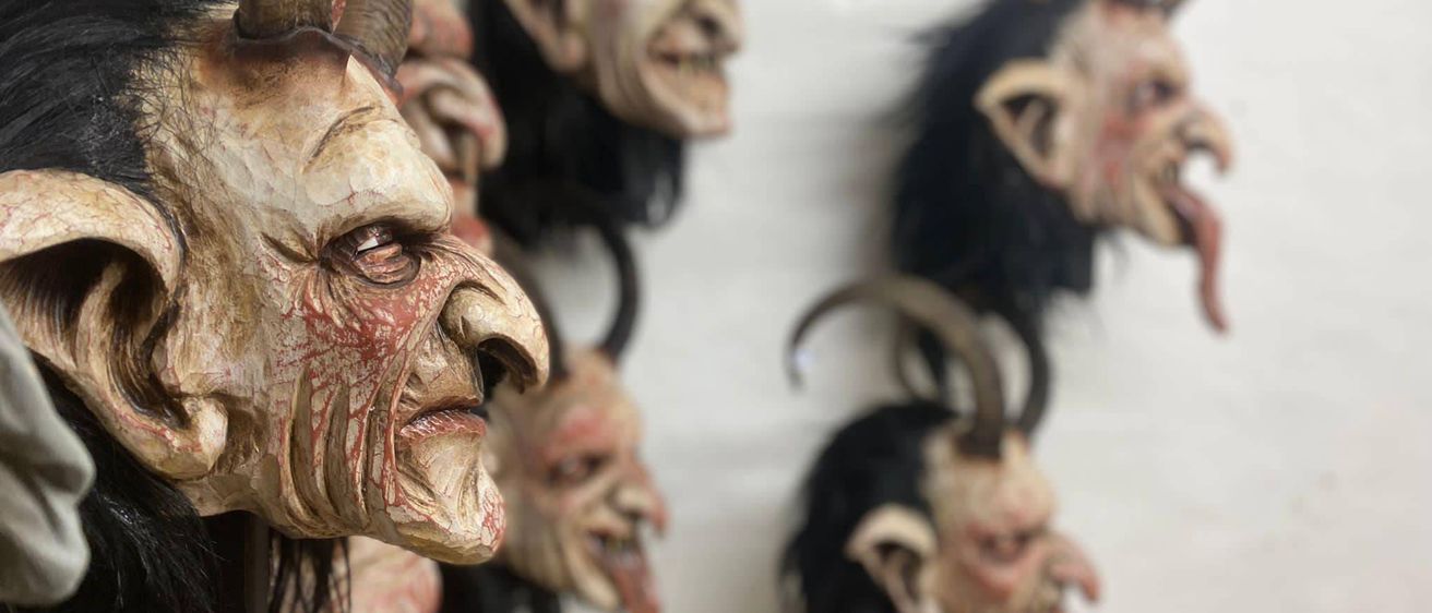 Bild enthält, Person, Face, Head, Adult, Female, Woman, Festival