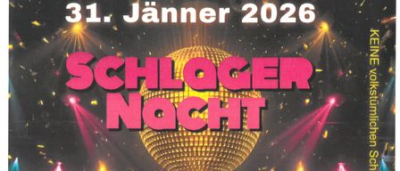 Ein Mann trägt Kopfhörer und spielt Musik auf einer Plattenspieler in einem dunklen Raum mit bunten Lichtern. Der Titel der Musik ist Schlager Nacht, und der DJ ist DJ Ovalley.