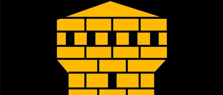 Ein goldenes Schloss mit drei Fenstern auf einem schwarzen Schild. Das Schloss ist aus Ziegelsteinen mit einem spitzen Dach. Unten sind zwei grüne Blätter sichtbar.