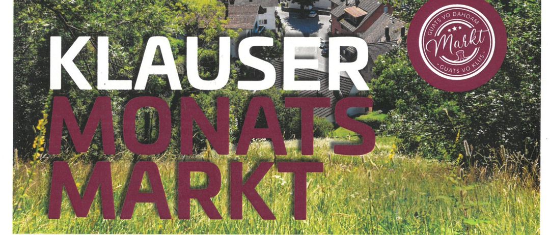Werbeplakat für Klauser Monatsmarkt mit einem Dorf und Bergen. Aufgeführte Daten und Zeiten sind 3. April, 1. Mai, 5. Juni, 3. Juli, 7. August, 4. September.