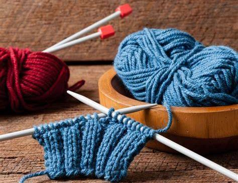 Bild enthält, Yarn, Knitting, Person