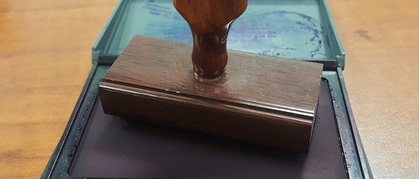 Bild enthält, Hardwood, Stained Wood, Wood, Smoke Pipe, Box