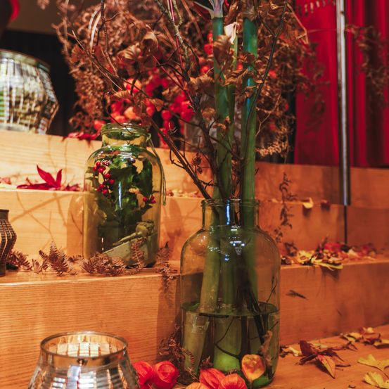 Bild enthält, Flower, Flower Arrangement, Plant, Flower Bouquet, Jar, Petal, Rose