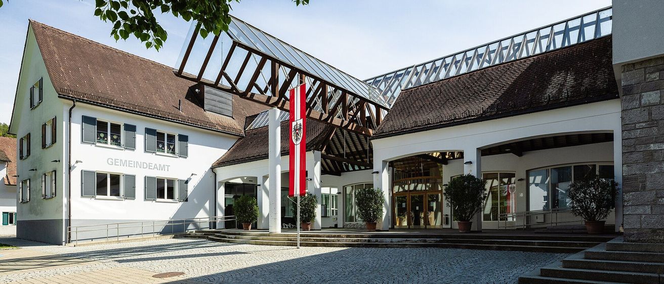 Bild enthält, Path, Road, Cobblestone, City, Street, Neighborhood, Housing, Villa, Plant, Hotel