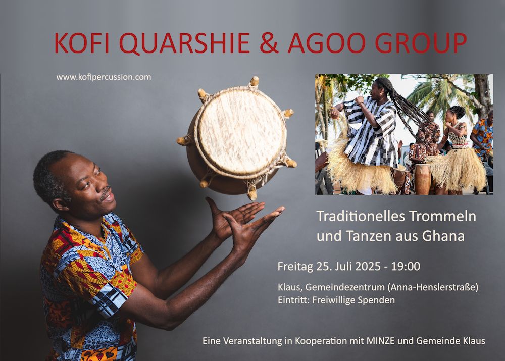 Plakat für eine kulturelle Veranstaltung mit Kofi Quarshie und der Agoo-Gruppe. Ein erwachsener Mann spielt Trommel, während ein anderer Mann in traditioneller afrikanischer Kleidung tanzt. Veranstaltungsdetails umfassen Datum, Uhrzeit und Ort.