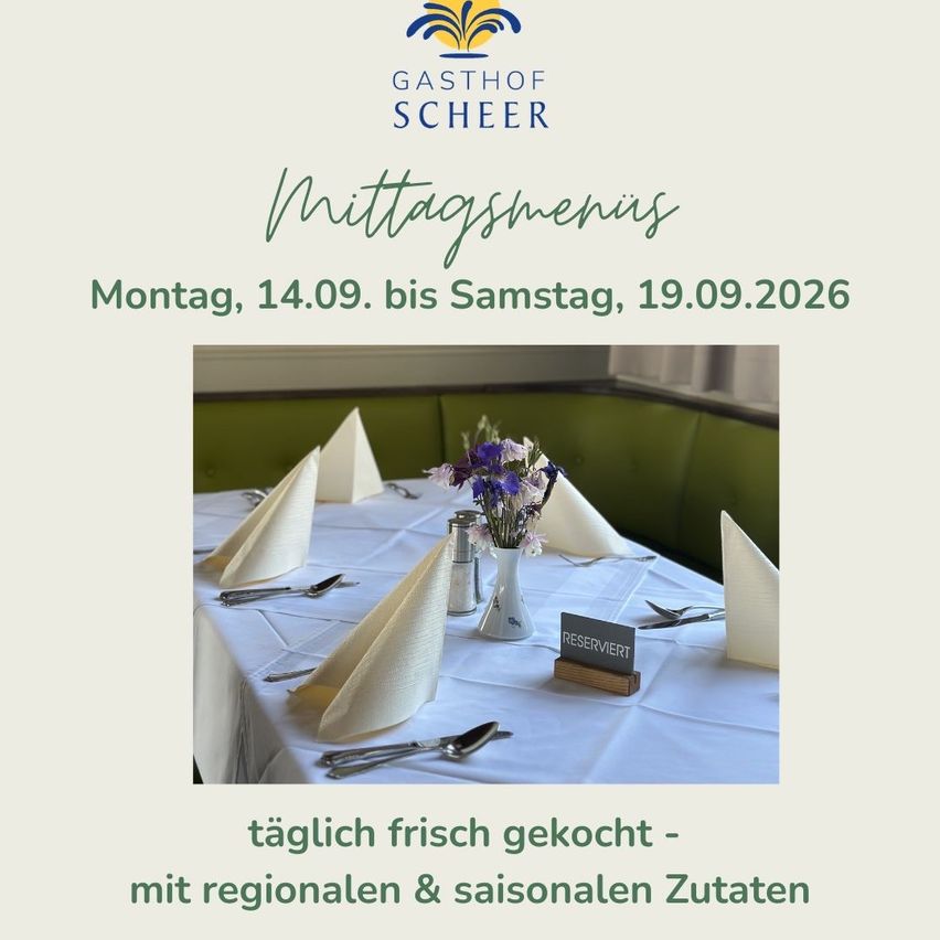 Ein Tisch im Gasthof Scheer, gedeckt mit Blumen, Besteck und einem Reservierungsschild. Das Bild bewirbt ein Mittagsmenü vom 14. bis 19. September 2026.