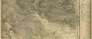 Eine alte topografische Karte, die Geländehöhen, Flussrouten und verschiedene Siedlungen zeigt. Die Karte enthält Beschriftungen in Deutsch, die Ortsnamen und andere geografische Details angeben. Sie ist in Abschnitte unterteilt, die durch ein Raster gekennzeichnet sind.