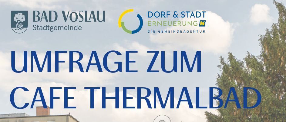 Eine Werbung für das Cafe Thermalbad in Bad Voslau. Das Schild zeigt 'Frage zum Cafe Thermalbad' und beinhaltet Logos für die Gemeinde und einen QR-Code.