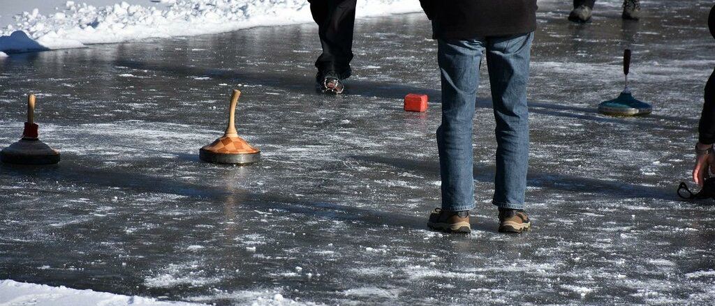 Bild enthält, Jeans, Pants, Jacket, Adult, Male, Man, Person, Shoe, Ice, Glove