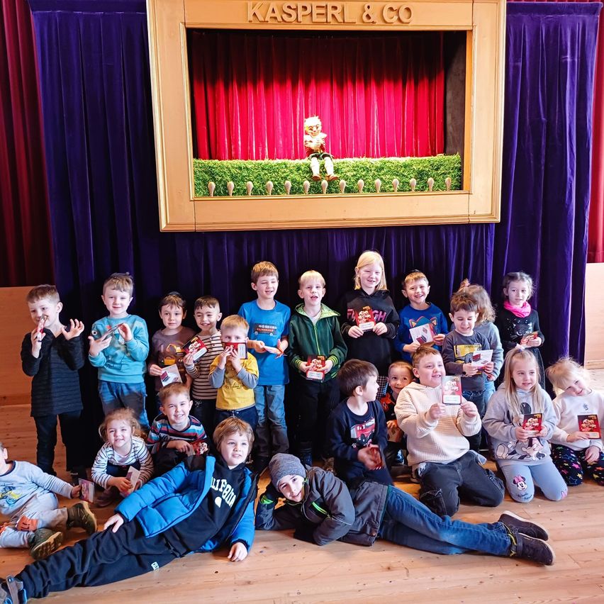 Bild enthält, Photography, People, Person, Portrait, Pants, Purple, Boy, Child, Male, Girl