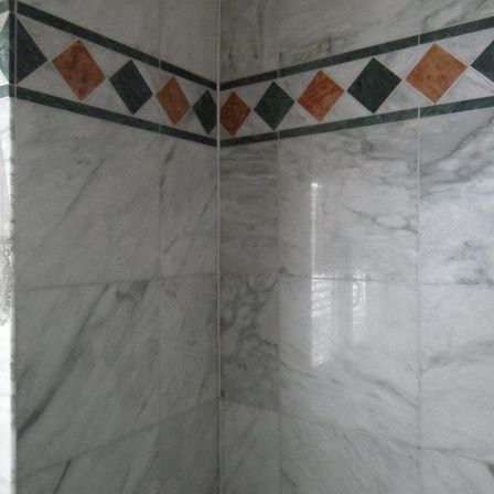 Bild enthält, Architecture, Building, Tile, Indoors, Floor