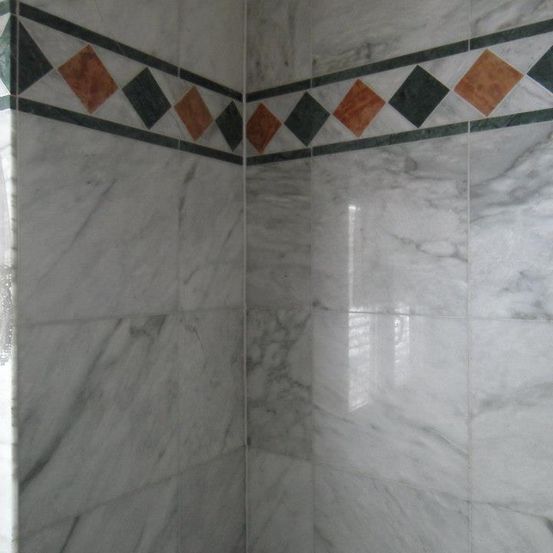 Bild enthält, Architecture, Building, Tile, Indoors, Floor