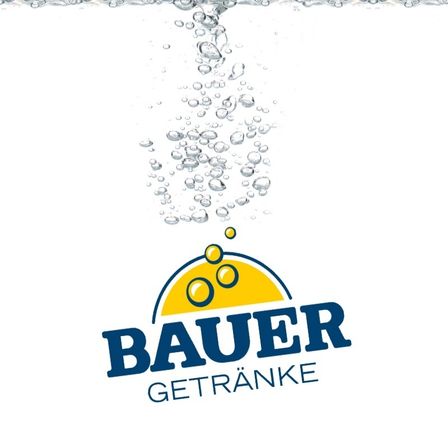 Das Bauer Getränke-Logo wird mit Wasserblasen um sich herum gezeigt, die Frische symbolisieren. Der Markenname steht in fettem Blau, mit 'Getränke' darunter in kleinerem Text.