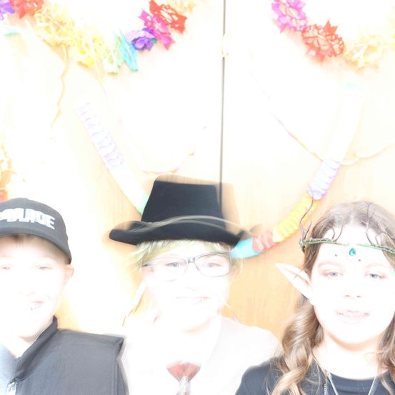 Bild enthält, Hat, Person, Photography, Portrait, Accessories, Glasses, Cap, People, Child, Girl