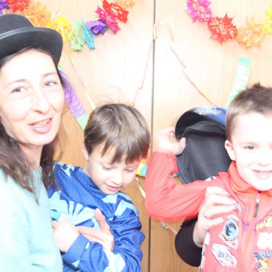 Bild enthält, Sunglasses, Photography, Person, Portrait, Hat, Glasses, People, Adult, Female, Woman