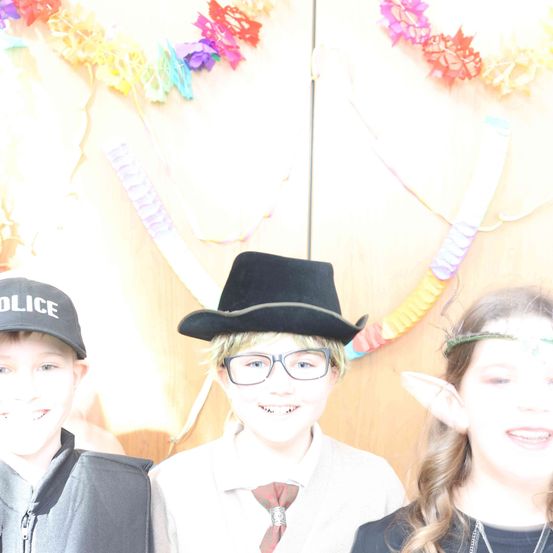 Bild enthält, Hat, Person, Photography, Portrait, Accessories, Glasses, Cap, People, Child, Girl