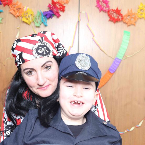 Bild enthält, Person, Photography, Portrait, People, Hat, Cap, Adult, Female, Woman, Baseball Cap